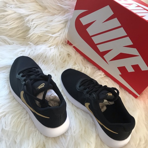 NIB Nike Tanjun Big Kid’s Sneaker - Picture 7 of 8